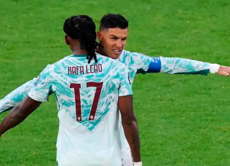 Cristiano Ronaldo y Rafael Leao en la selección portuguesa. FOTO: Getty