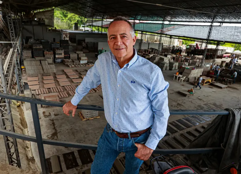 Prefabricados Adoquin-ar fue la primera industria formal de Amagá y sigue generando empleo local con enfoque social y ambiental. FOTO Manuel Saldarriaga. 