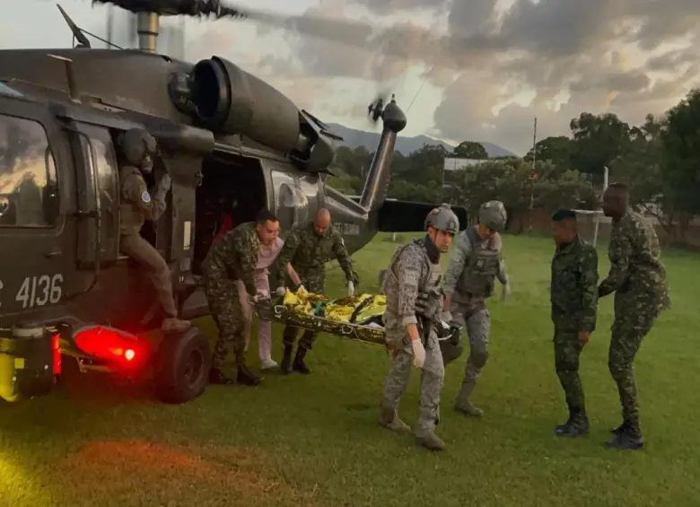 El soldado tras su arribo a la base militar del sector La Mota en Medellín, luego de su rescate. FOTO: Cortesía FAC.