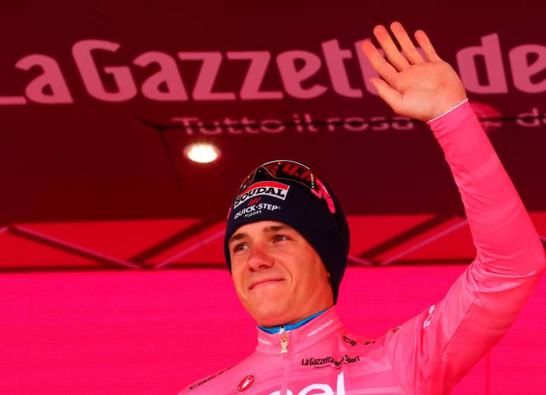 Remco abandona por segunda vez el Giro. También abandonó en 2021. FOTO AFP
