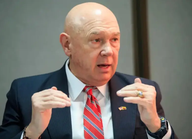 El embajador (e) de Estados Unidos en Colombia, John McNamara, habló de varios temas relacionados a la diplomacia con Colombia, en donde se refirió al presidente Gustavo Petro y sus diferencias con Estados Unidos. FOTO: Camilo Suárez