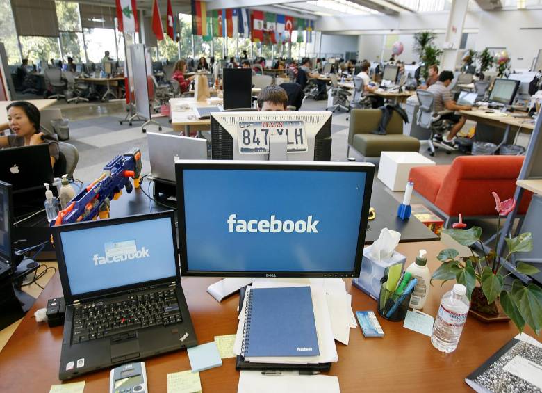 La empresa de redes sociales más grande del mundo está eliminando más puestos de trabajo, además de una reducción del 13 % en noviembre, en un intento por convertirse en una organización más eficiente. FOTO Archivo