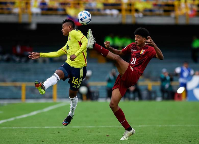 El equipo colombiano dominó un pasaje largo del partido; sin embargo, en el segundo tiempo le costó tener el dominio del balón porque Venezuela salió a buscar el resultado. FOTO: COLPRENSA 