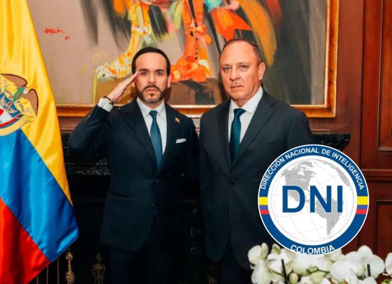 El general en retiro Jorge Andrés Zuluaga López, nuevo director de la DNI, junto al presidente Abelardo de la Espriella. Foto: Presidencia.