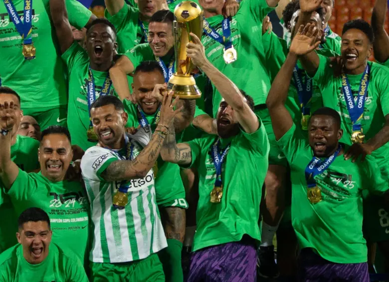 Atlético Nacional levantó su octava Copa Colombia en su historia de la mano de Diego Arias, tras vencer 1-0 al DIM en la final en el Atanasio Girardot. FOTO: Camilo Suárez 