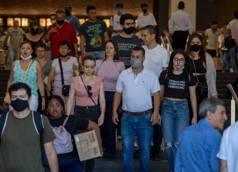 En los espacios públicos poca gente usa el tapabocas. FOTO EDWIN BUSTAMANTE
