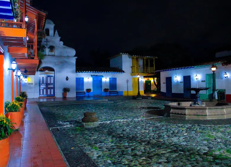 Así quedó el Pueblito Paisa con su nueva iluminación LED. FOTO: Cortesía Alcaldía de Medellín