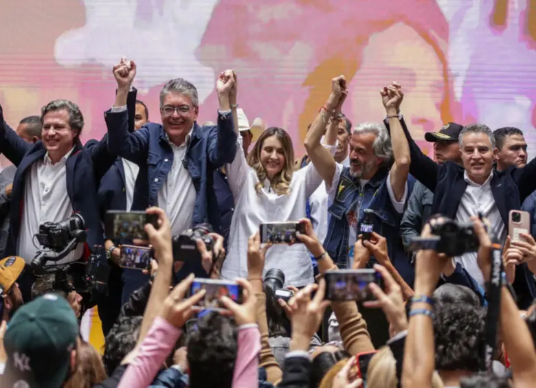 Paloma Valencia y Juan Manuel Oviedo, ambos los más votados de la Gran Consulta, se medirán en primera vuelta contra los otros candidatos presidenciales y sus fórmulas. Foto: Colprensa. 