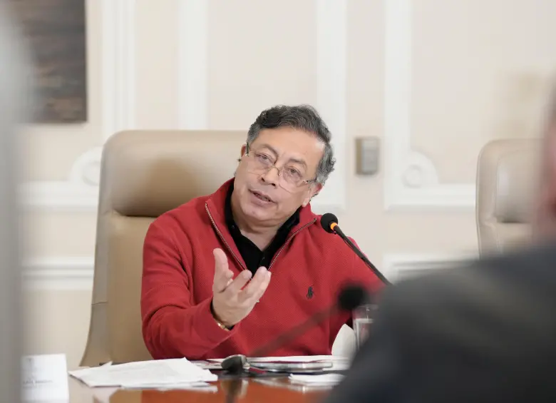 La tensión entre el presidente Gustavo Petro y el banco central se intensificó tras la reciente subida de 100 puntos básicos en las tasas de interés. Foto: Presidencia
