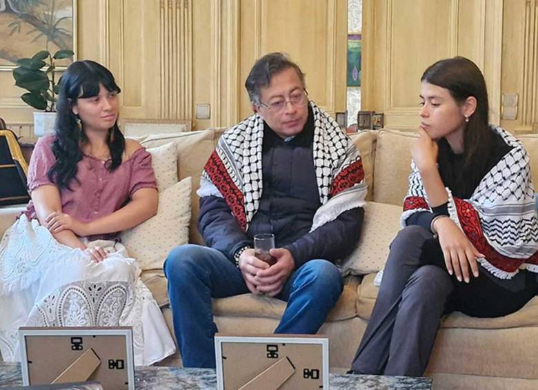 El primer mandatario de los colombianos se reunió en Bruselas (Bélgica) con Manuela Bedoya y Luna Barreto, y las trajo de vuelta al país. FOTO: Presidencia 
