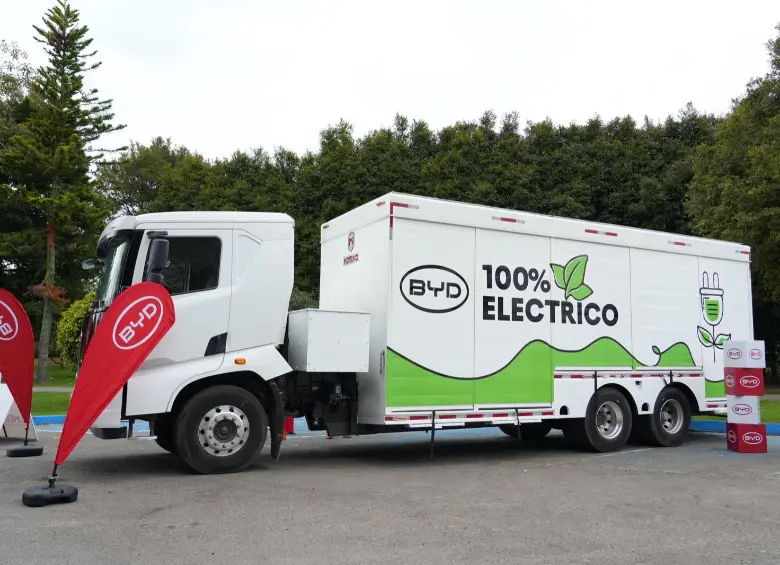 En el acumulado del año a octubre, BYD también lidera con 53,7% de participación, seguida por Kia (7,3%), Volvo (5,9%), Chery (4,0%) y Chevrolet (3,5%), que en conjunto representan el 74,5% del mercado.