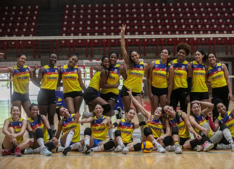 El seleccionado nacional trabajó varias semanas en Medellín. La U. de M. le abrió las puertas del coliseo para los entrenamientos y las hospedó en su sede. FOTO ESNEYDER GUTIÉRREZ