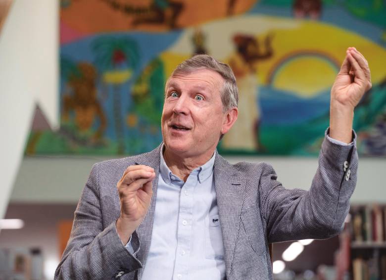 El abogado Juan Luis Mejía es exrector de la Universidad Eafit y uno de los mayores conocedores y divulgadores de la historia de Medellín. Foto: Esneyder Gutierrez