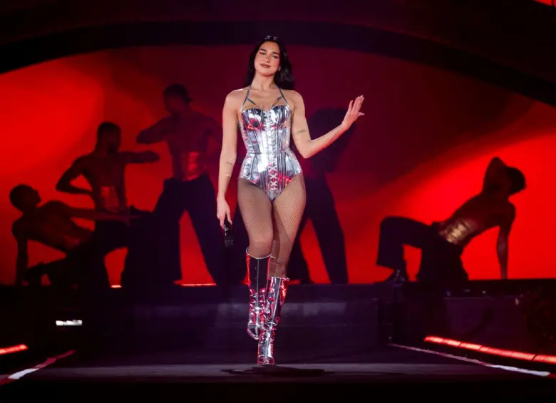 Dua Lipa ya ha estado en Argentina, Chile y Perú donde ha sorprendido por su fluidez al interpretar varios covers en español. Foto: Getty Images