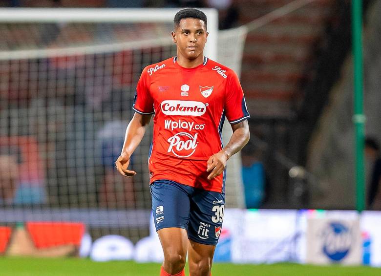 Luis Escorcia marcó su primer gol como profesional en la victoria contra América. En el clásico tuvo algunos errores. Foto: Camilo Suárez