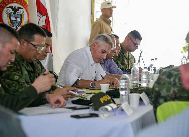 El gobernador de Antioquia Andrés Julián Rendón en el Magdalena Medio. FOTO: Cortesía Gobernación de Antioquia