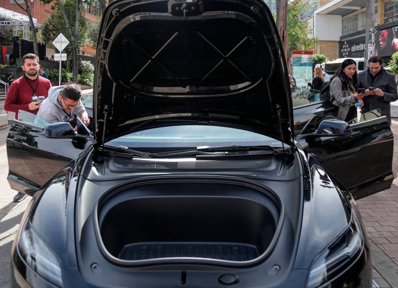 Medellín registró 4.933 vehículos eléctricos entre enero y mayo de 2026, consolidándose como la segunda región del país con más matrículas de movilidad sostenible. FOTO COLPRENSA
