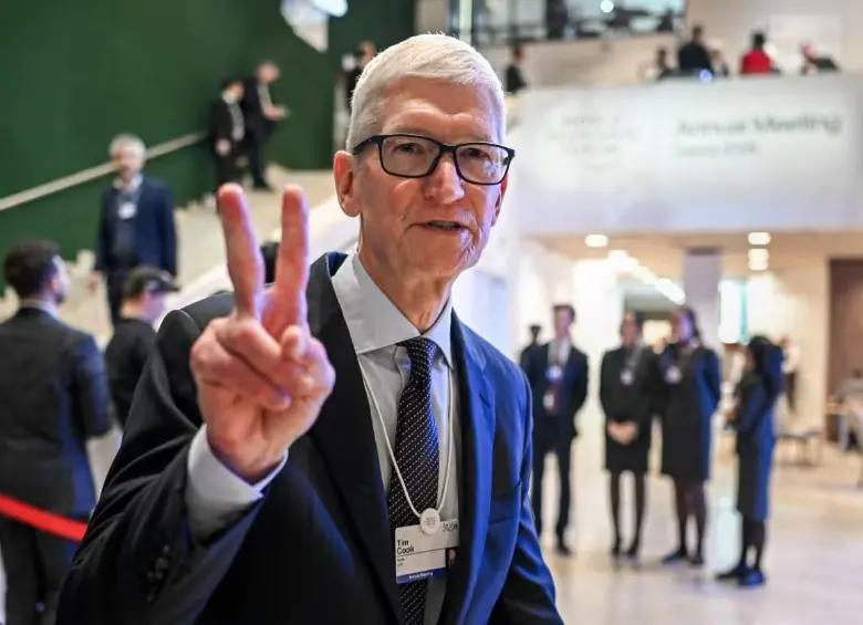 Tim Cook concluye su trayectoria como director ejecutivo de Apple tras haber liderado la multinacional tecnológica desde el 24 de agosto de 2011, fecha en la que asumió la responsabilidad tras la renuncia de Steve Jobs. FOTO: Getty.