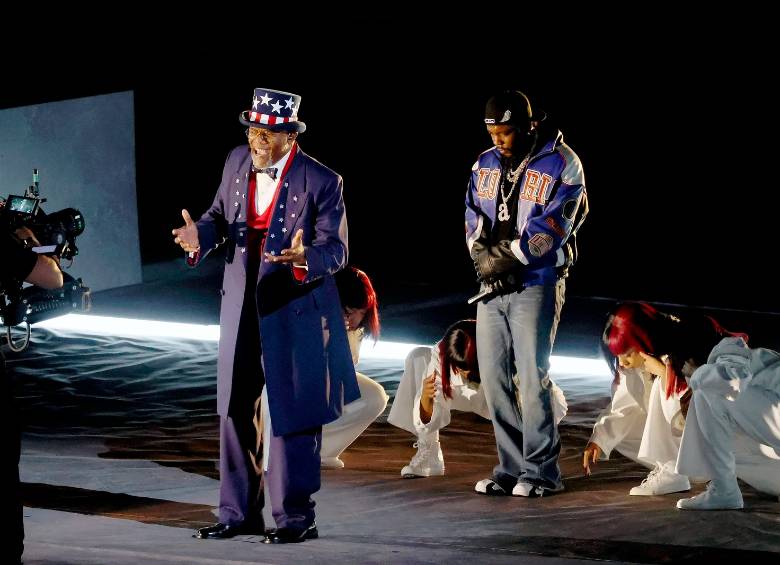 Samuel L. Jackson y Kendrick Lamar en su presentación en el medio tiempo del Super Bowl 2025. FOTO Getty