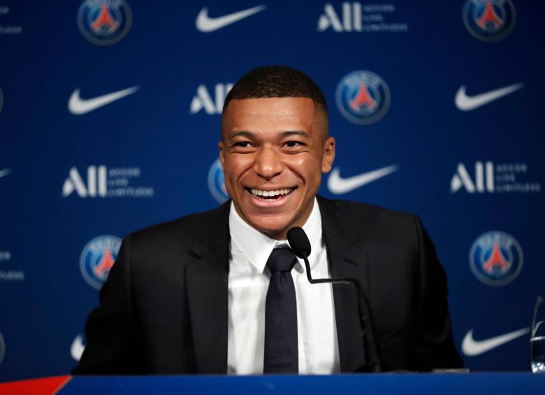 Mbappé sonríe con las cifras de su nuevo contrato con el club parisino. FOTO: EFE