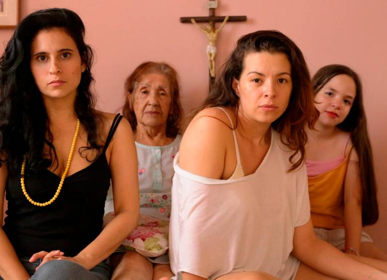 Diana Montenegro (directora), Lilia Córdoba, Patricia Simone y Laura Castro Artuz, actrices de El alma quiere volar. Hay una función en el Mamm FOTO Cortesía
