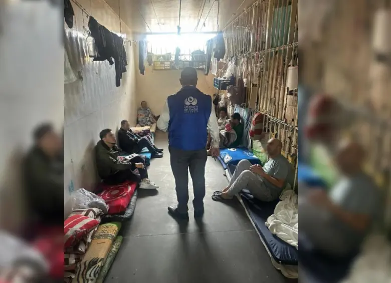 La Personería de Bogotá ha realizado frecuentes visitas para documentar la situación de hacinamiento en los calabozos de la URI de Puente Aranda, en Bogotá. FOTO: CORTESÍA PERSONERÍA DE BOGOTÁ.