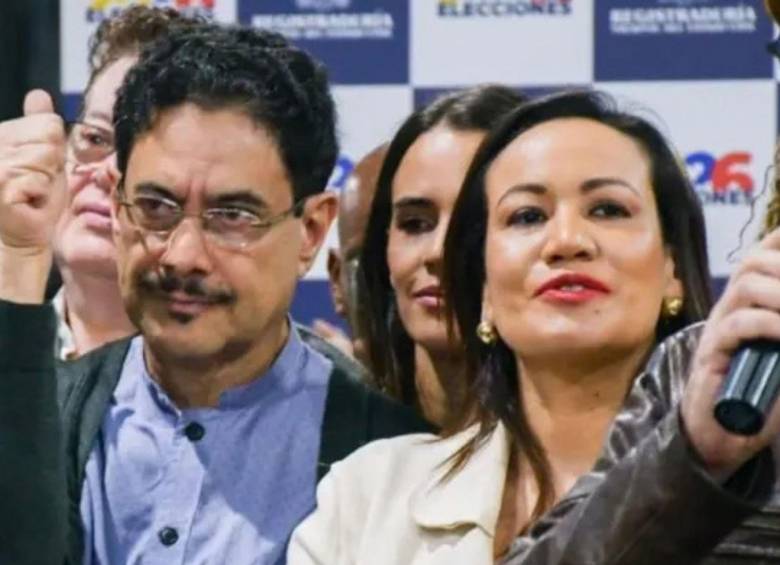 Iván Cepeda y Carolina Corcho (hoy senadores) resolvieron mediante una consulta interna quién sería el candidato a las elecciones presidenciales por el Pacto Histórico en octubre de 2025. FOTO: Prensa Iván Cepeda