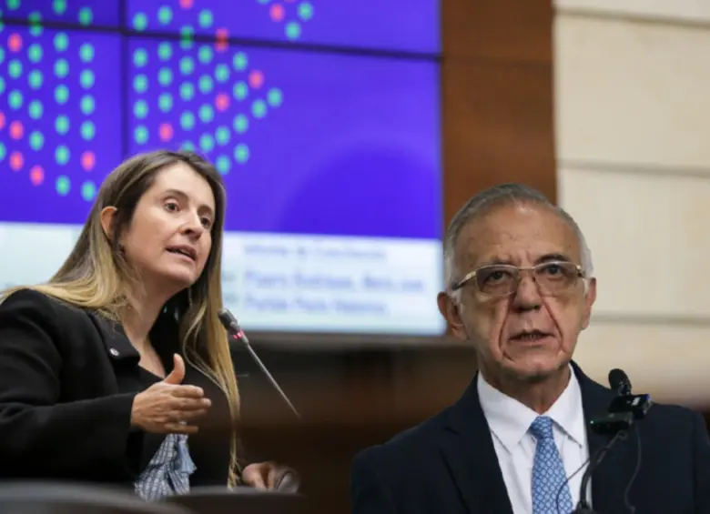 Senadora y candidata Paloma Valencia y el exministro de Defensa Iván Velásquez. Foto: Colprensa