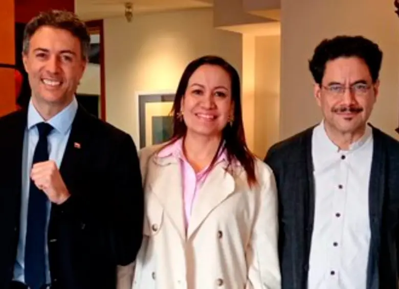 El encuentro de este lunes, acompañado por la bancada y el Comité Político, marca el inicio formal de la ruta hacia la consulta interna del 26 de octubre. FOTO: Cortesía Pacto Histórico