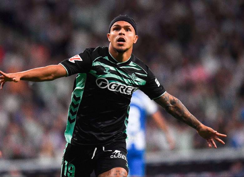 El “Cucho” Hernández ya suma cuatro goles en ocho partidos con el Betis. FOTO: Tomada de X Juan Camilo Hernández