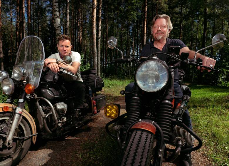 Ewan McGregor y Charley Boorman en su viaje por Europa en esta nueva temporada. FOTO Cortesía Apple TV+