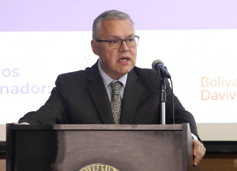 El ministro de Justicia, Néstor Osuna, en su intervención en la cumbre de la Rama Judicial. FOTO: TWITTER @MinjusticiaCo