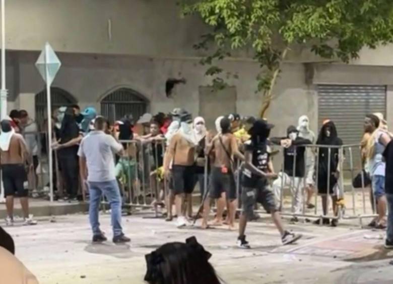 Varios presos generaron caos a las afueras de una cárcel en Santa Marta. Foto: redes sociales