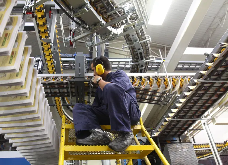 A partir de ese martes, Q’hubo le va a dar el doble de contenido. Pasará a tener 40 páginas todos los días. FOTO: Edwin Bustamante. Archivo El Colombiano