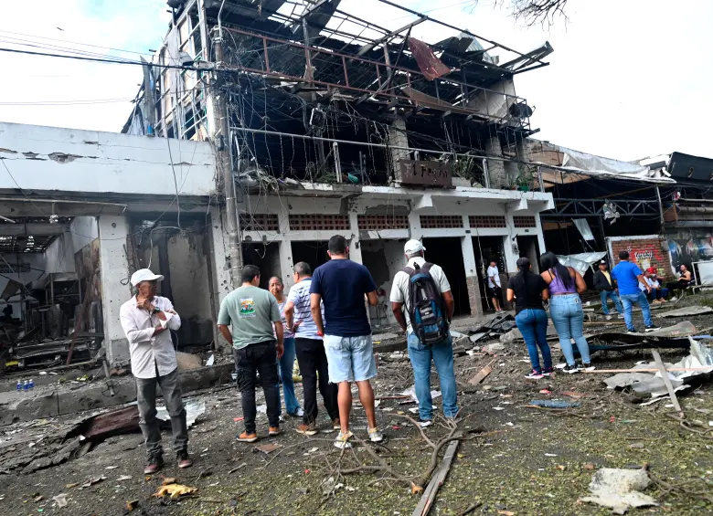 El 10 de junio de 2025 hubo una escalada terrorista en el Cauca, ordenada por “Iván Mordisco”; fueron cerca de 30 atentados, incluyendo este carrobomba contra la Alcaldía del municipio de Corinto. FOTO AFP
