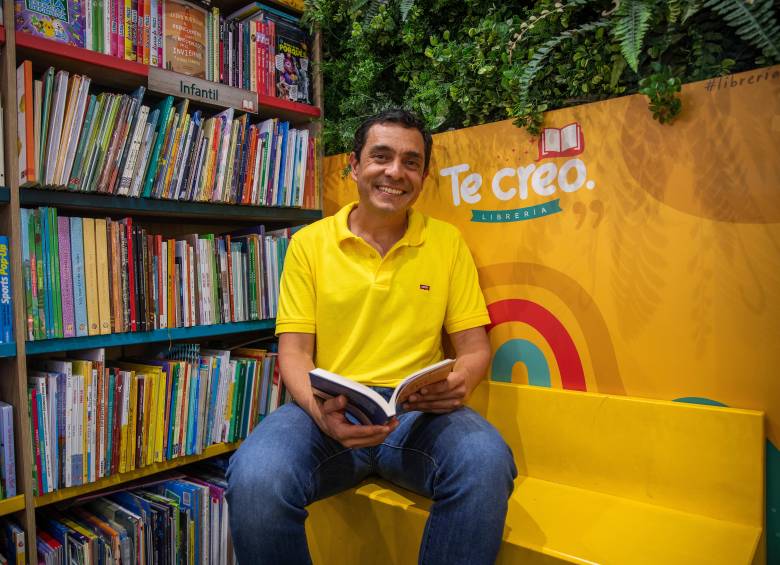 El comediante y escritor Dany Alejandro Hoyos denunció un intento de robo en la librería Te Creo. Foto: Carlos Velásquez.