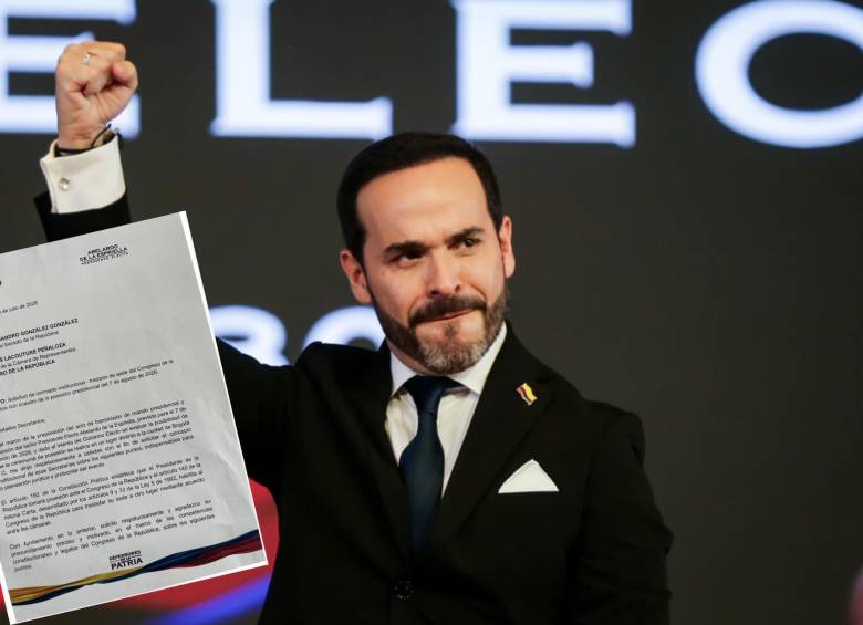 Presidente electo Abelardo de la Espriella y la carta enviada al Congreso. Foto: Colprensa