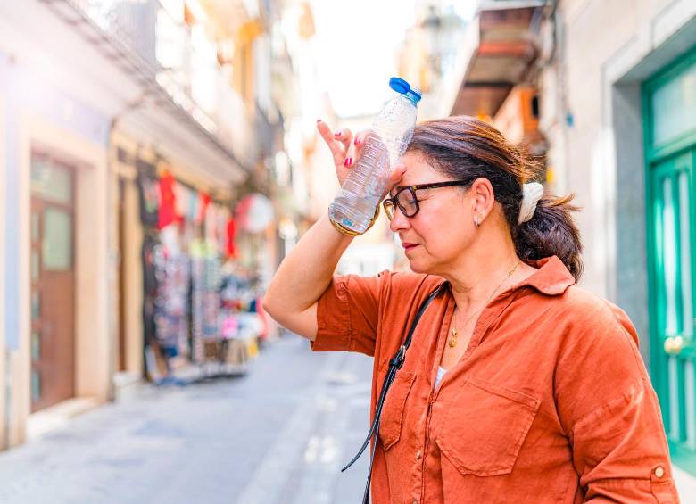 Las olas de calor prolongadas afectan con mayor intensidad a los adultos mayores, cuyo cuerpo pierde capacidad para regular la temperatura con la edad. FOTO Getty