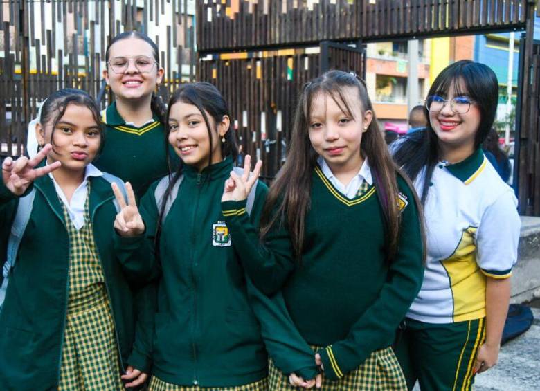 Colegios en Colombia deben permitir ingreso de estudiantes aunque no tengan uniforme, según MinEducación