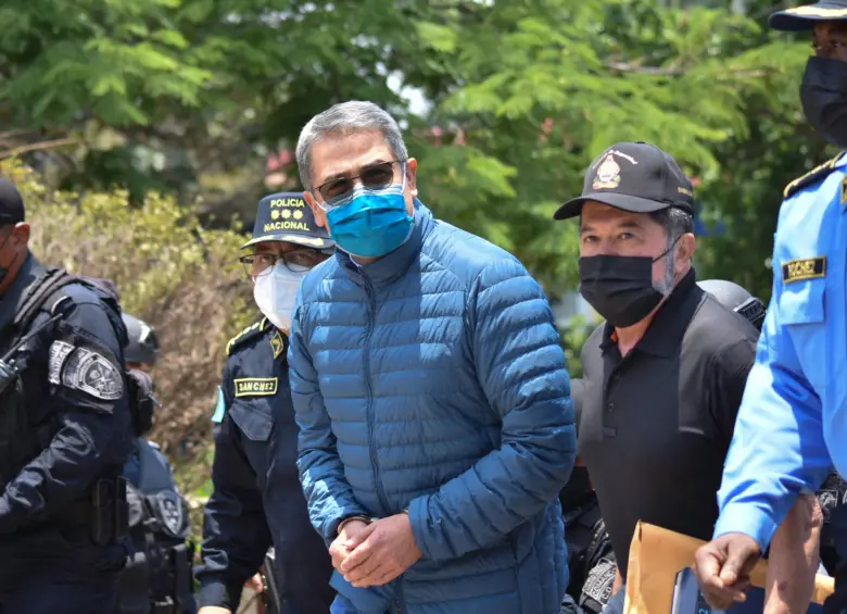 Juan Orlando Hernández cuando fue extraditado a los Estados Unidos. FOTO: AFP
