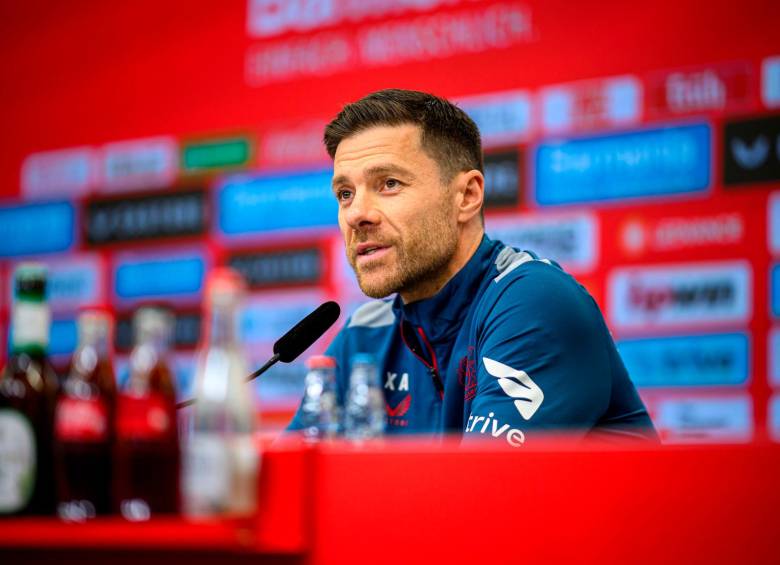 Xabi Alonso era pretendido por Liverpool y Bayern Múnich, clubes que ya anunciaron un cambio de entrenador para la próxima temporada. FOTO Tomada de ‘X’: @bayer04fussball