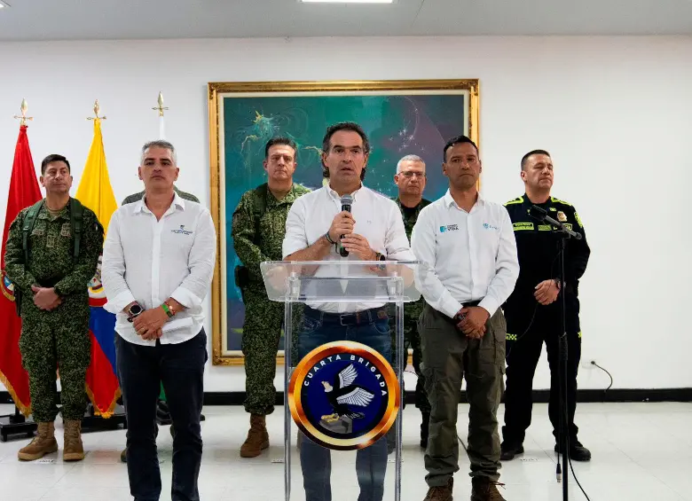 El consejo de seguridad se hizo en la Cuarta Brigada, con asistencia de altos mandos y de 15 alcaldes de municipios antioqueños. FOTO: Alcaldía de Medellín
