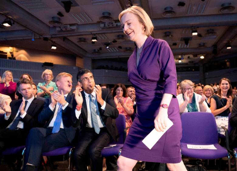 Este lunes, ante el pleno del Partido Conservador, Liz Truss fue designada como nueva jefa de la colectividad y, por ende, se convirtió en la Primera Ministra de Reino Unido. FOTO EFE