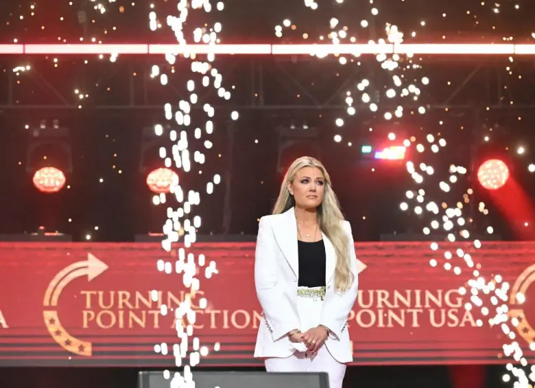 La llegada de la viuda de Charlie Kirk al funeral desató comentarios de rechazo; “parecía un show de la WWE”