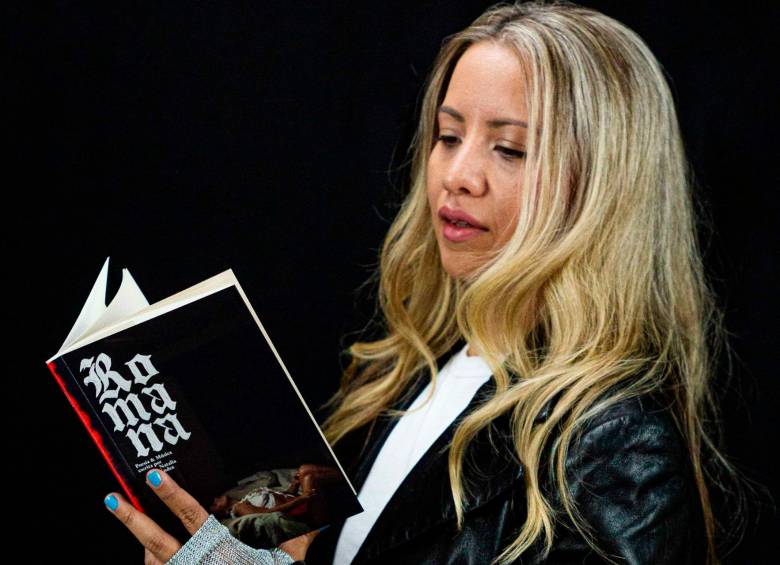 Natalia Hernández fue nominada a Mejor Canción Pop en 2023 en los Latin Grammy. Ahora presenta su primer libro de poemas. Foto: Cortesía @josuarochoa