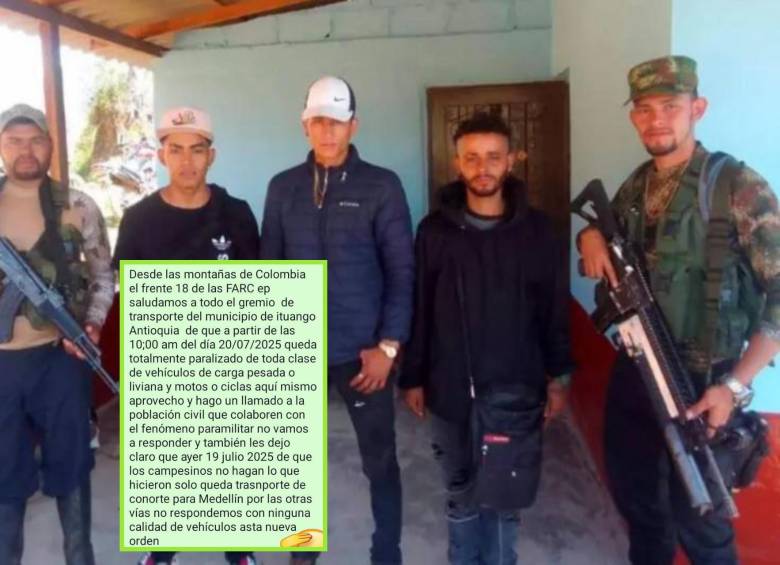 Adelante, una de los mensajes difundido por los grupos irregulares en el Norte de Antioquia. Atrás imagen viral, al parecer, tomada por el cabecilla del Frente 36 de las Disidencias antes de realizar una masacre. FOTO: imagen tomada de redes y cortesía.