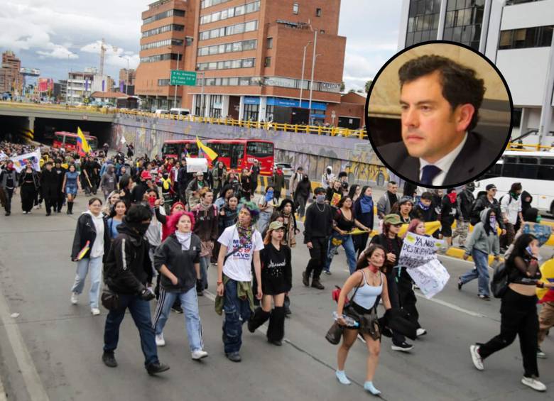 El ministro del Interior Rodrigo Lara ha explicado los detalles del decreto con el que el gobierno quiere regular la protesta social. Foto: Colprensa.