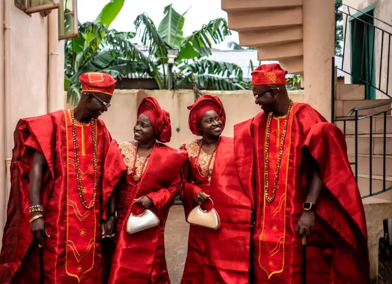 En la cultura de Nigeria los gemelos tienen un significado especial. En la foto aparecen las dos parejas compuestas por gemelos. Foto: Afp