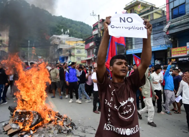 Transparencia gubernamental, atención a las desigualdades y no corrupción son las exigencias de los jóvenes de Nepal. Foto: Getty Images