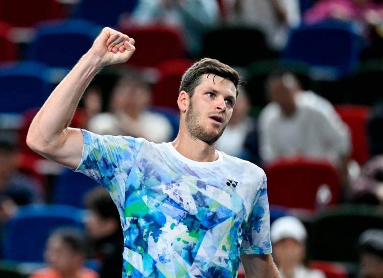 El polaco Hubert Hurkacz, número 17 del mundo, es el primer tenista fuera del top-10 que conquista el Master 1000 de Shanghái. FOTO GETTY